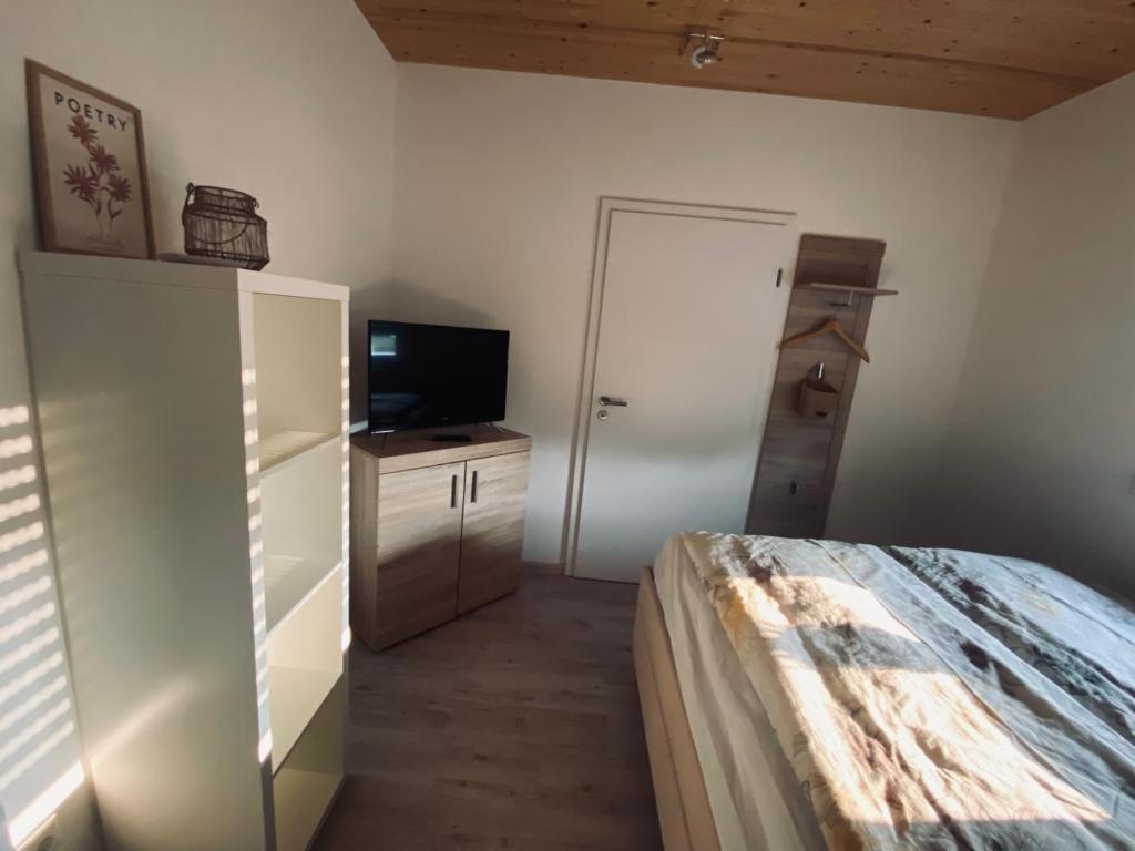 Zimmer M. Eigenem Bad Und Badewanne Direkt Am Wald Amöneburg Екстериор снимка