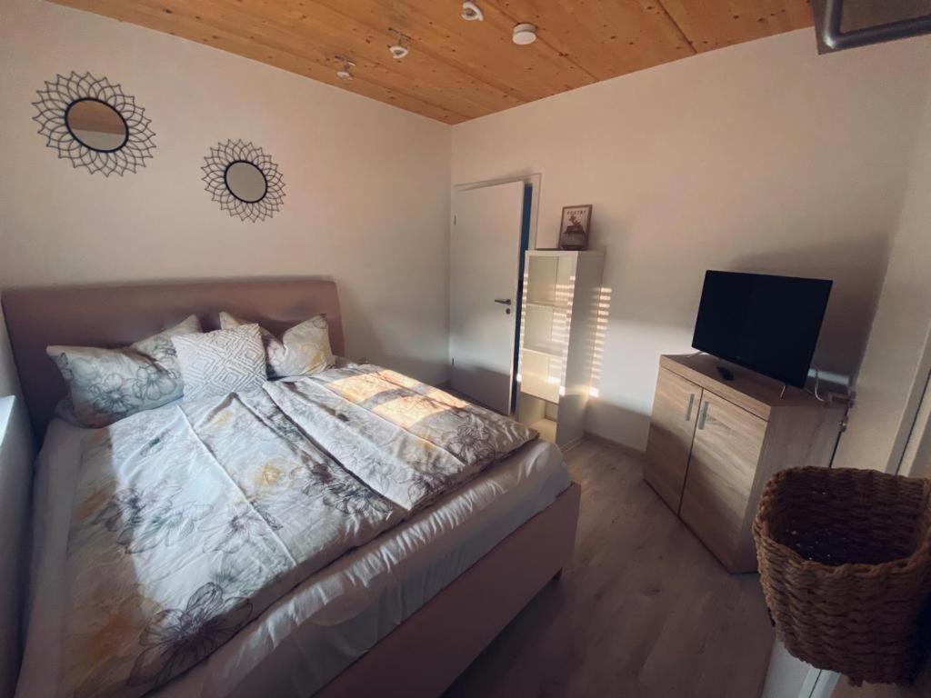 Zimmer M. Eigenem Bad Und Badewanne Direkt Am Wald Amöneburg Екстериор снимка
